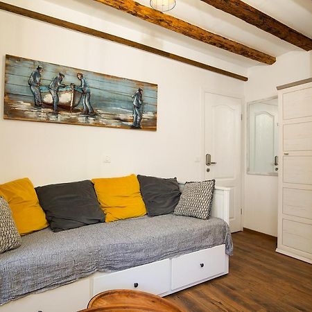 Ferienwohnung Domus Maximus Pula Exterior foto