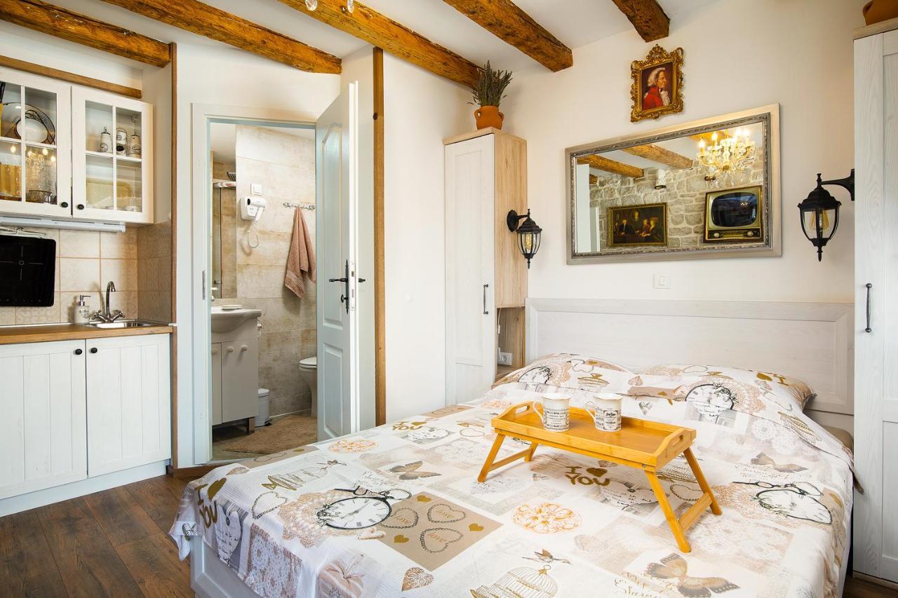 Ferienwohnung Domus Maximus Pula Exterior foto