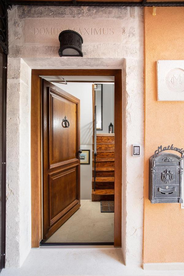 Ferienwohnung Domus Maximus Pula Exterior foto