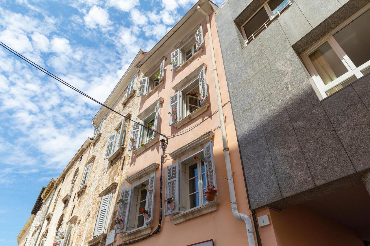 Ferienwohnung Domus Maximus Pula Exterior foto