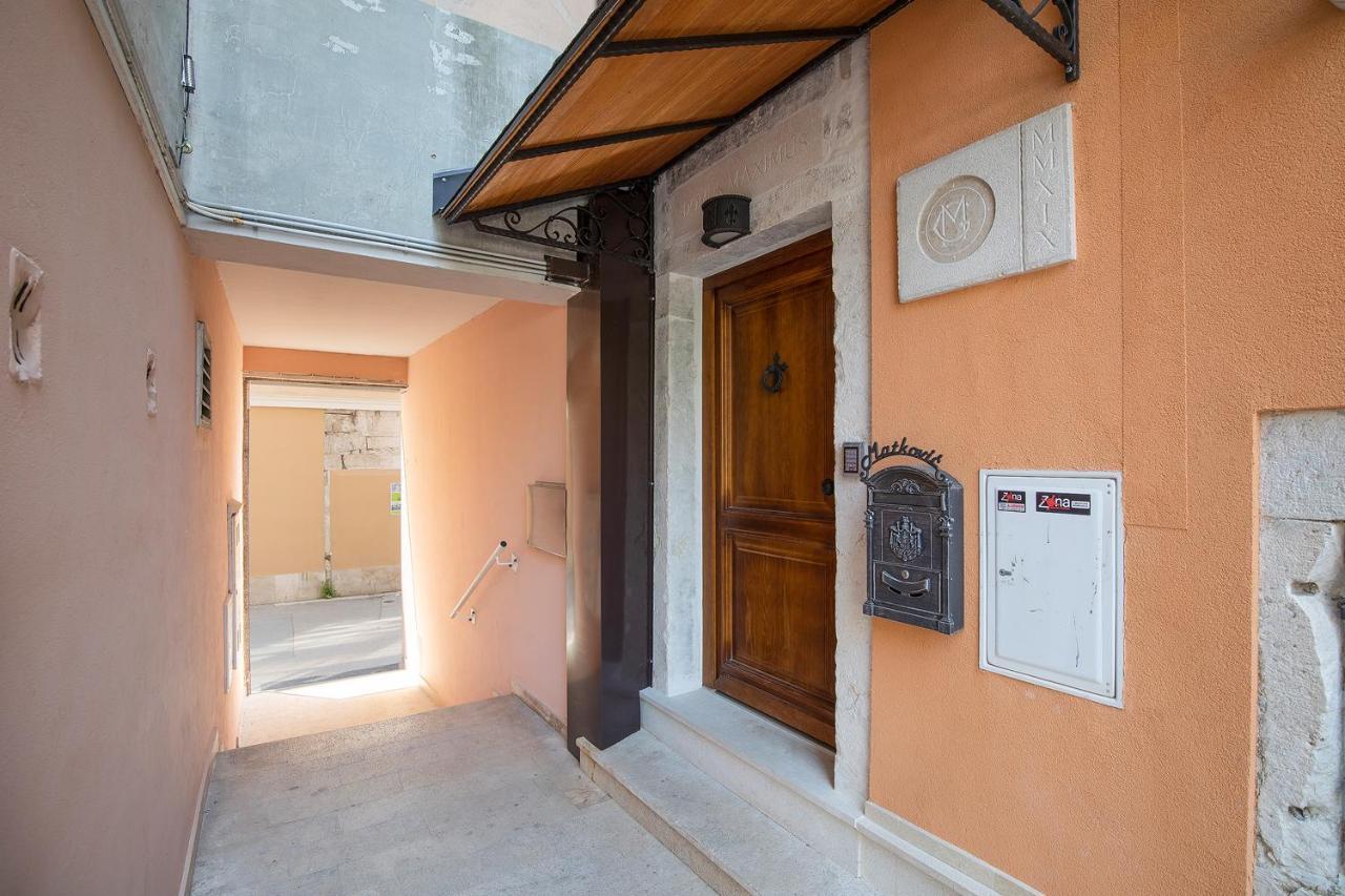 Ferienwohnung Domus Maximus Pula Exterior foto