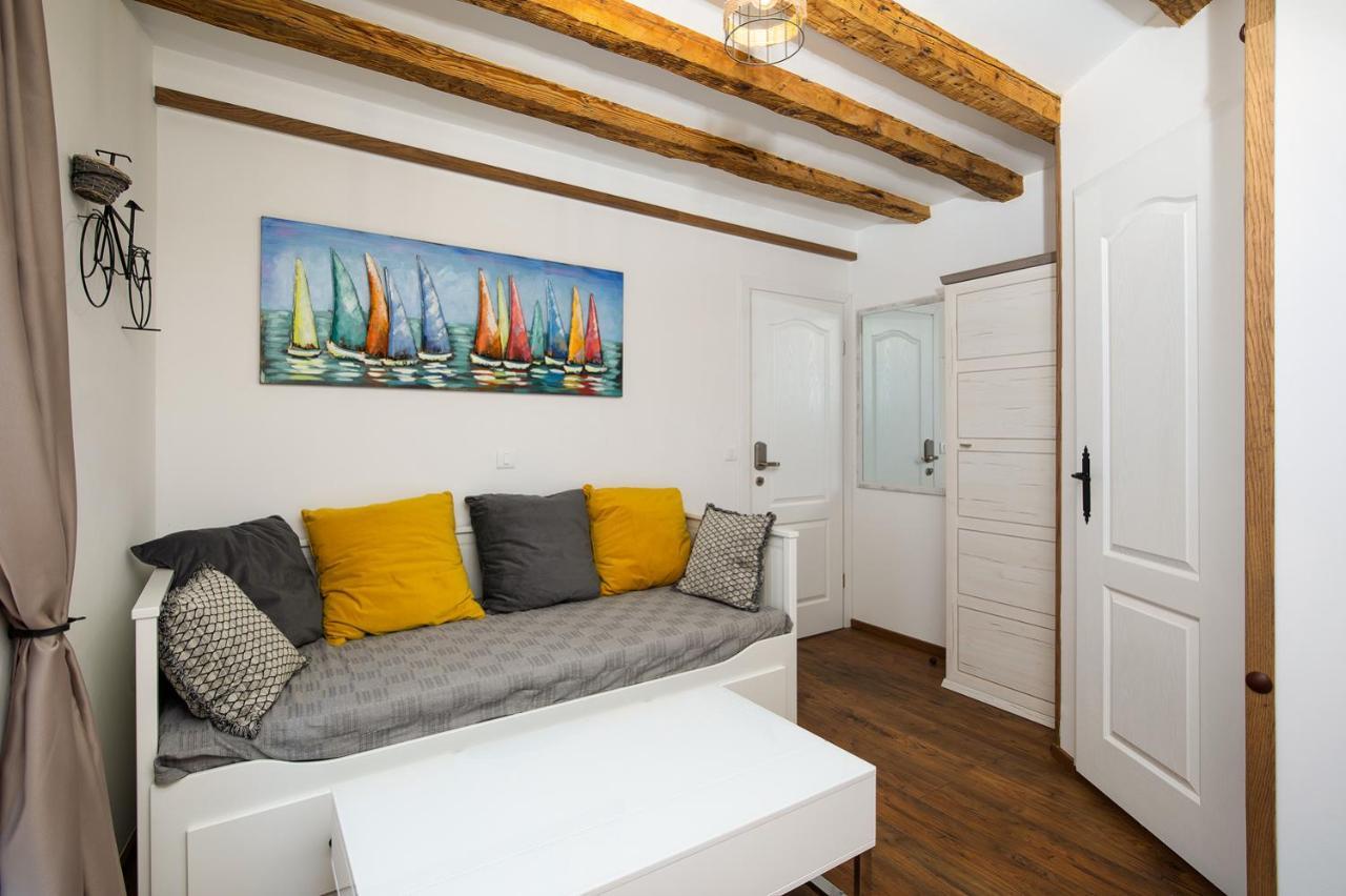Ferienwohnung Domus Maximus Pula Exterior foto