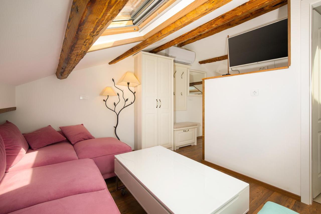 Ferienwohnung Domus Maximus Pula Exterior foto